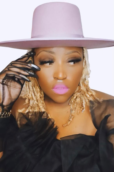 WYETH | YSENIA IN LILAC